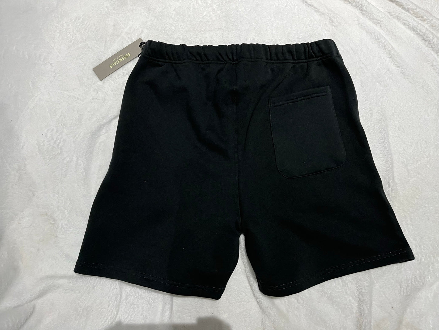fear-of-god-essentials-sweat-shorts-black-5-Drip Store Argentina