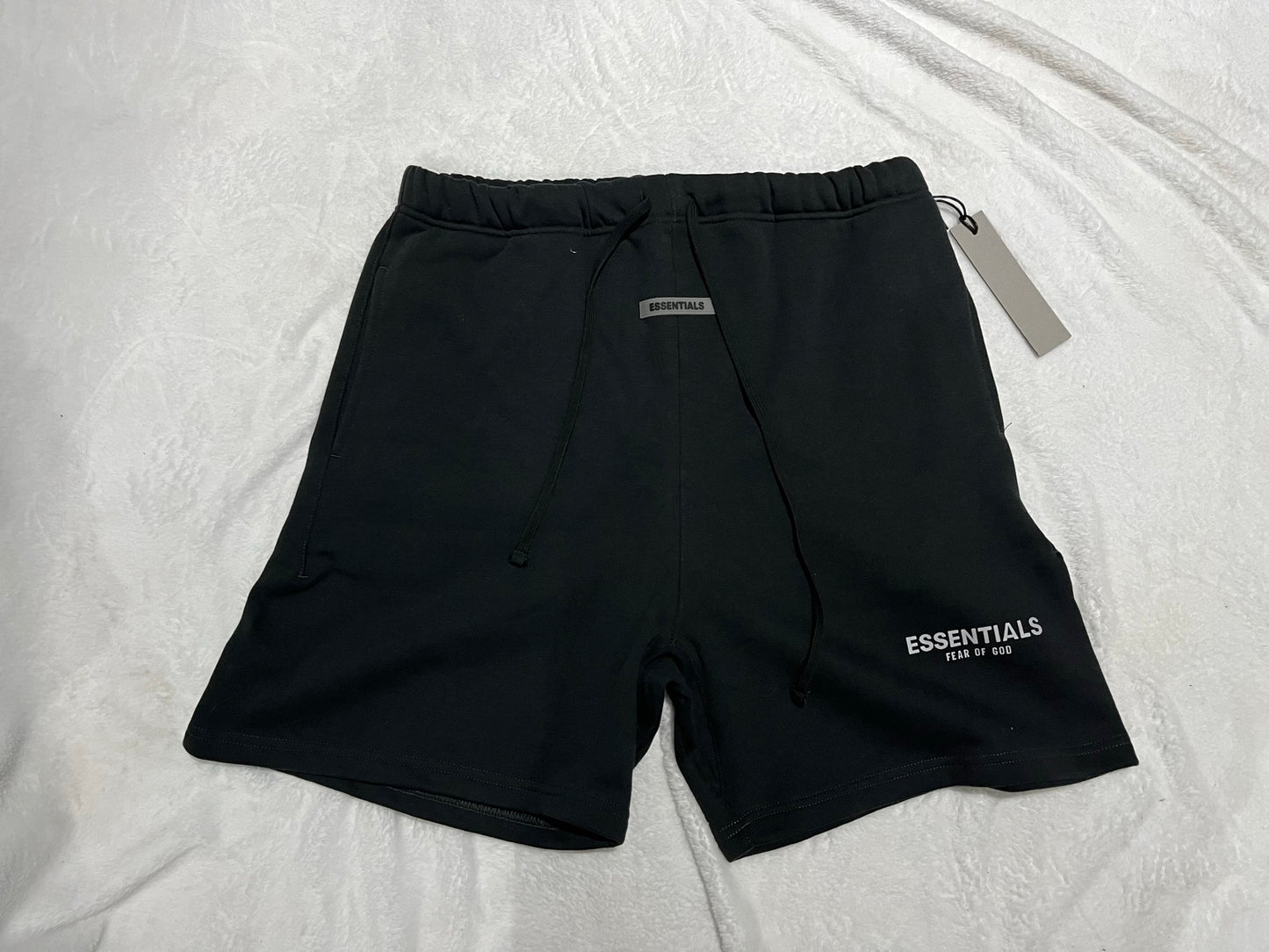 fear-of-god-essentials-sweat-shorts-black-Drip Store Argentina