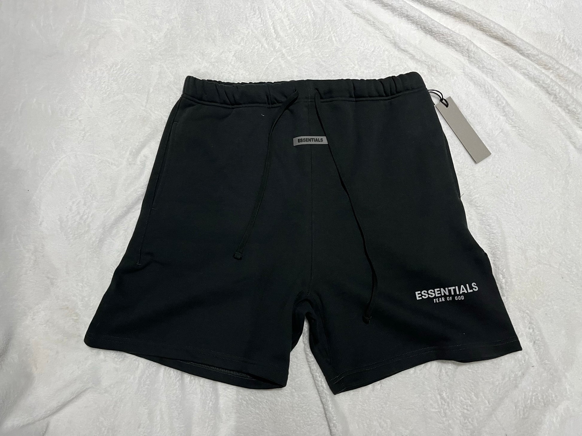 fear-of-god-essentials-sweat-shorts-black-Drip Store Argentina