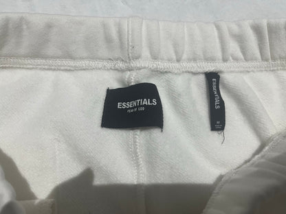 fear-of-god-essentials-sweat-shorts-white-4-Drip Store Argentina