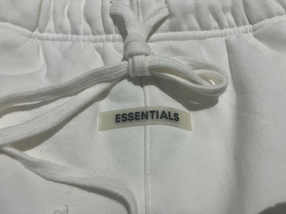 fear-of-god-essentials-sweat-shorts-white-5-Drip Store Argentina