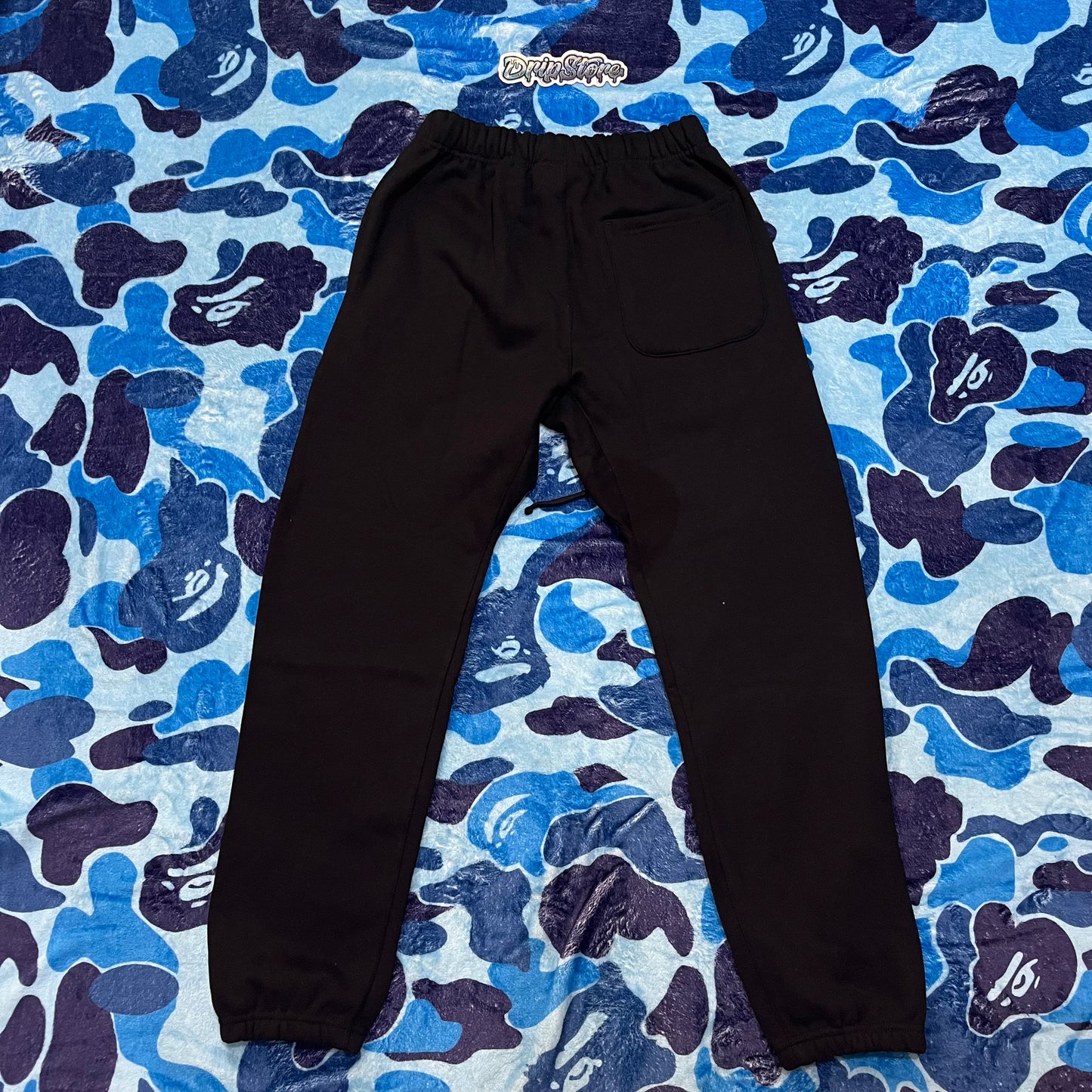 fear-of-god-essentials-sweatpants-black-7-Drip Store Argentina