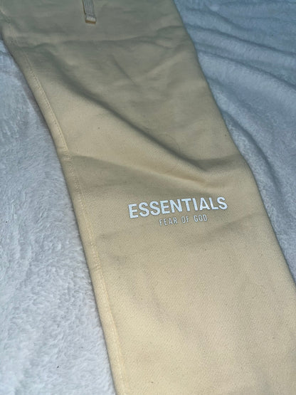 fear-of-god-essentials-sweatpants-buttercream-3-Drip Store Argentina