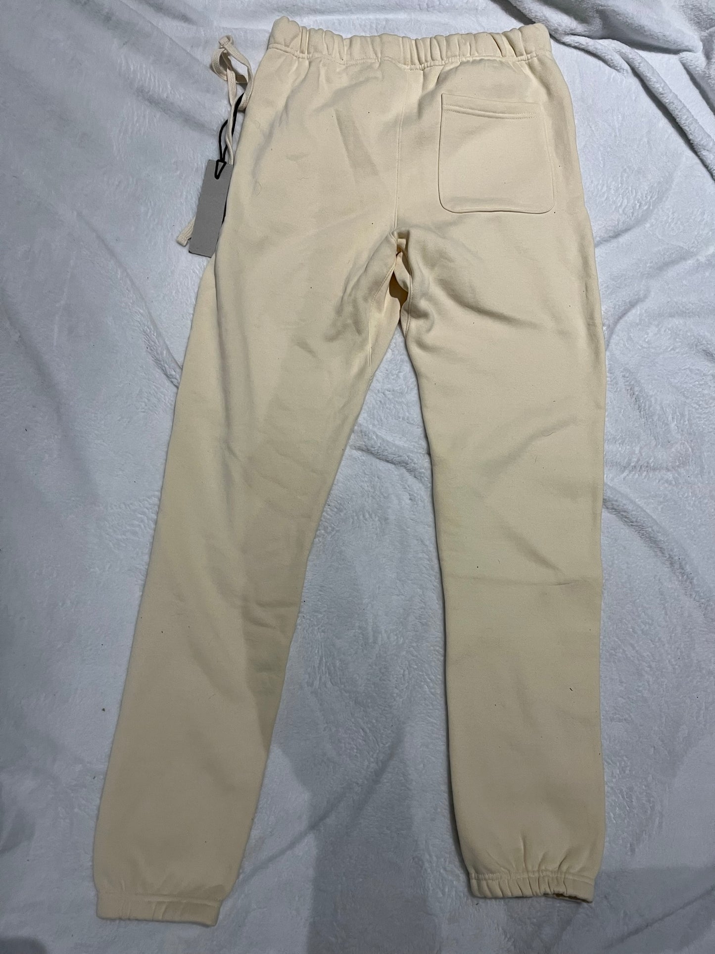 fear-of-god-essentials-sweatpants-buttercream-6-Drip Store Argentina