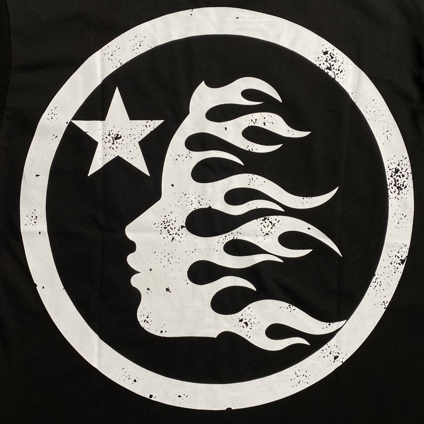 hellstar-classic-logo-gel-print-tee-black-3-Drip Store Argentina