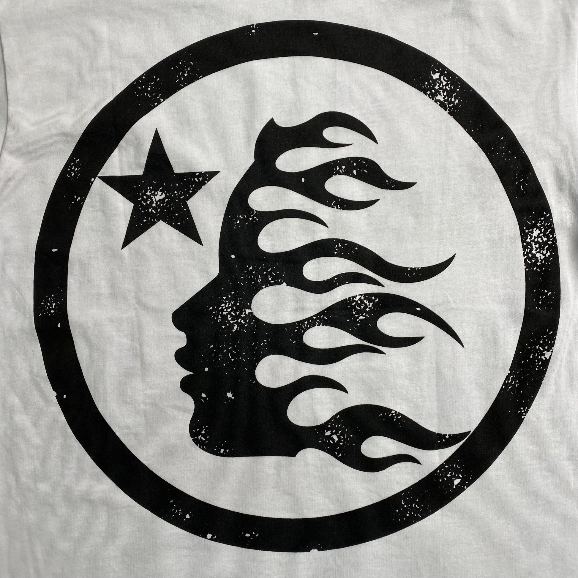hellstar-classic-logo-gel-print-tee-white-4-Drip Store Argentina