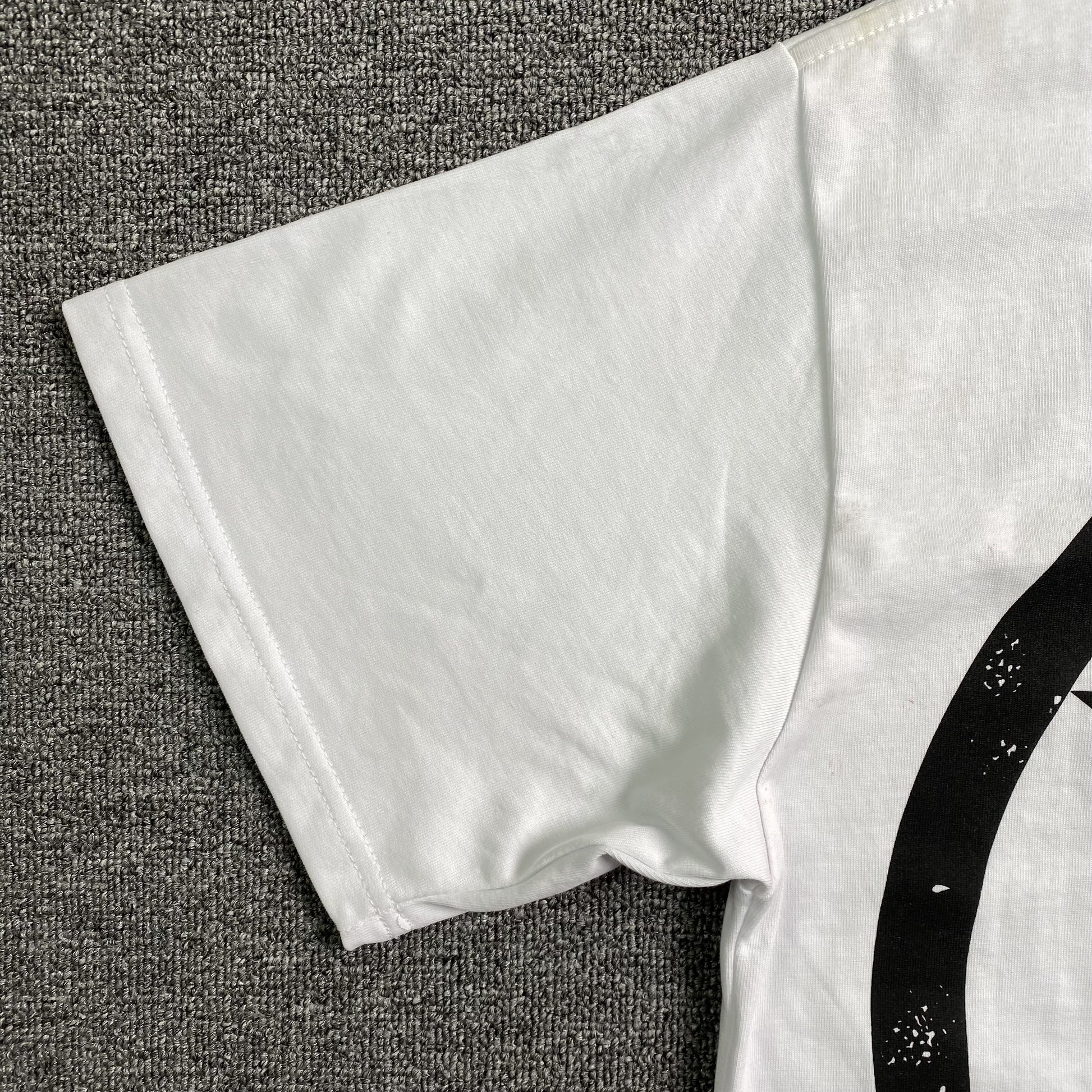 hellstar-classic-logo-gel-print-tee-white-7-Drip Store Argentina