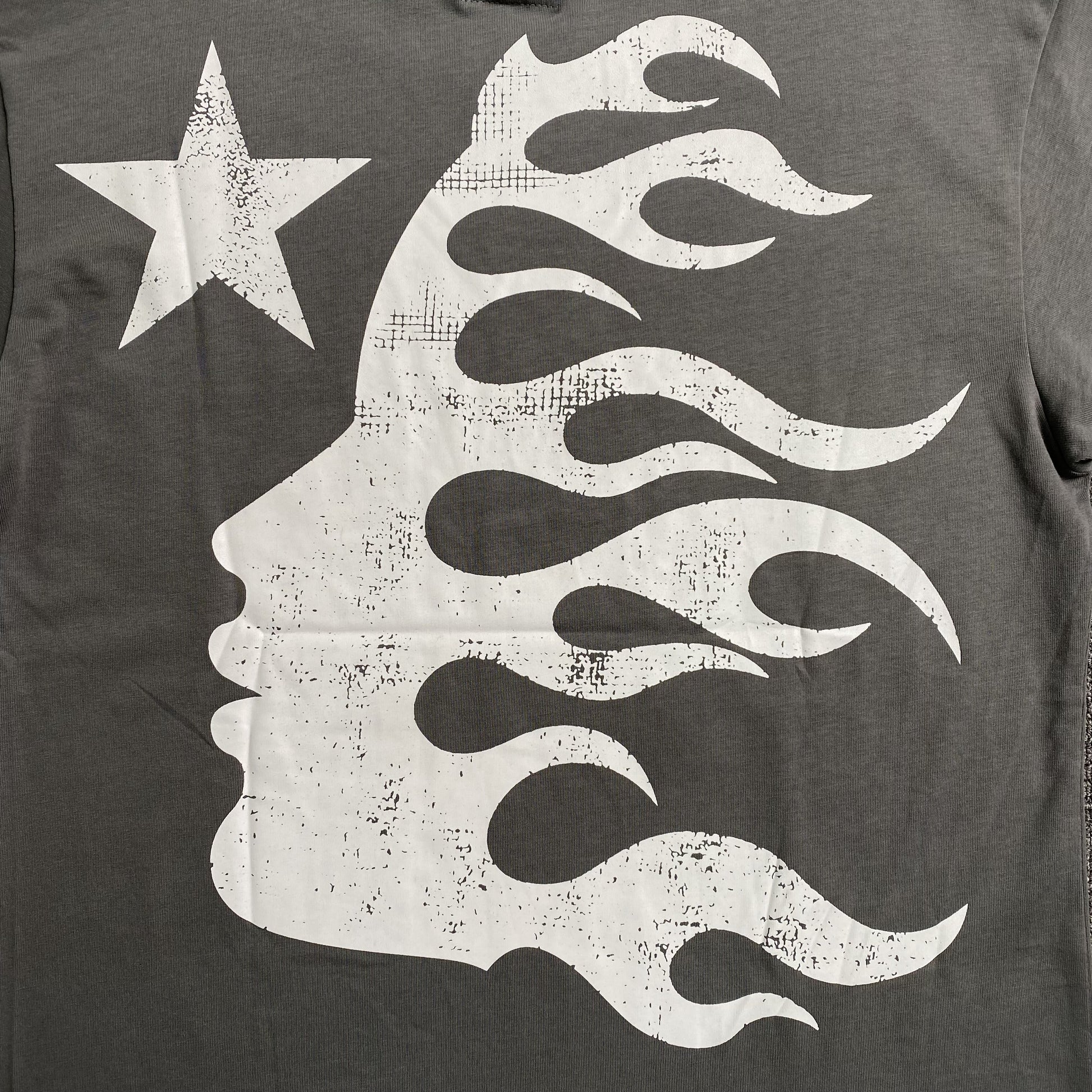 hellstar-evil-smile-tee-grey-3-Drip Store Argentina