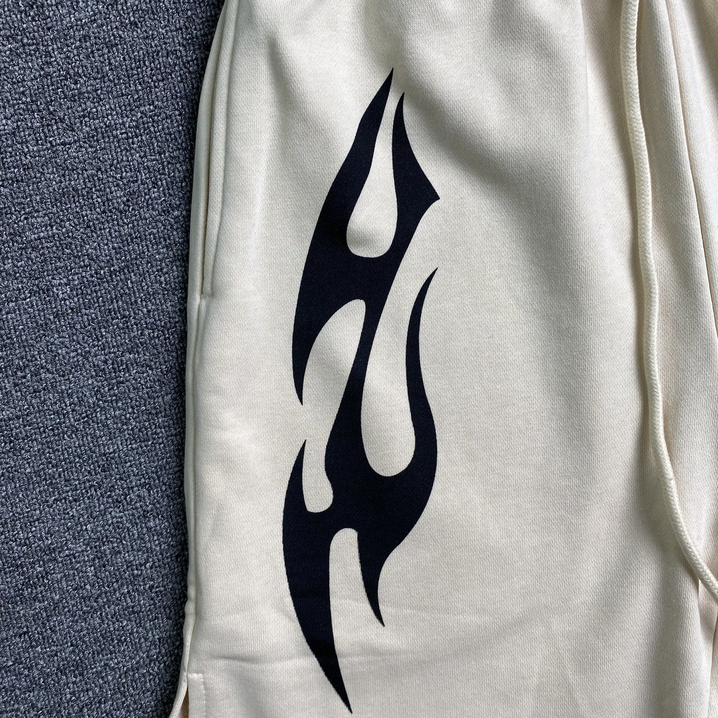 hellstar-sports-flame-shorts-white-4-Drip Store Argentina