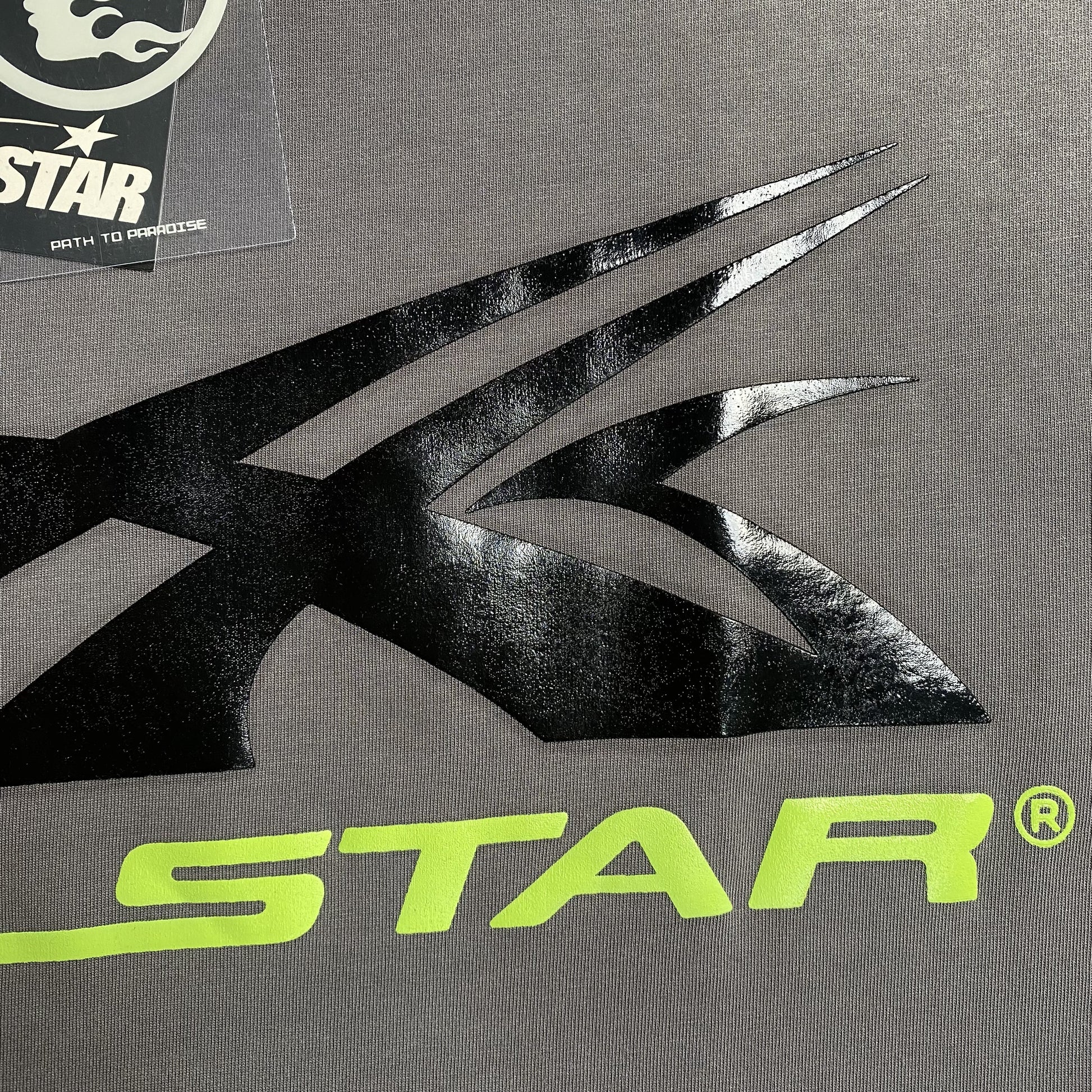 hellstar-sports-logo-gel-tee-grey-5-Drip Store Argentina