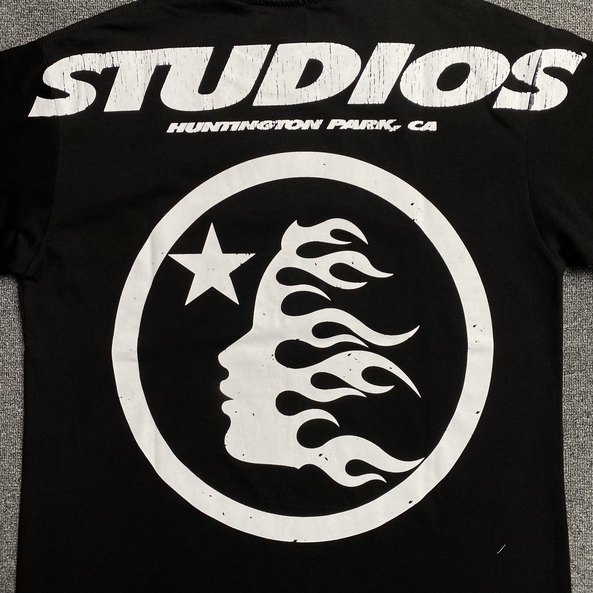 hellstar-studios-cartoon-logo-tee-black-4_d2235417-Drip Store Argentina