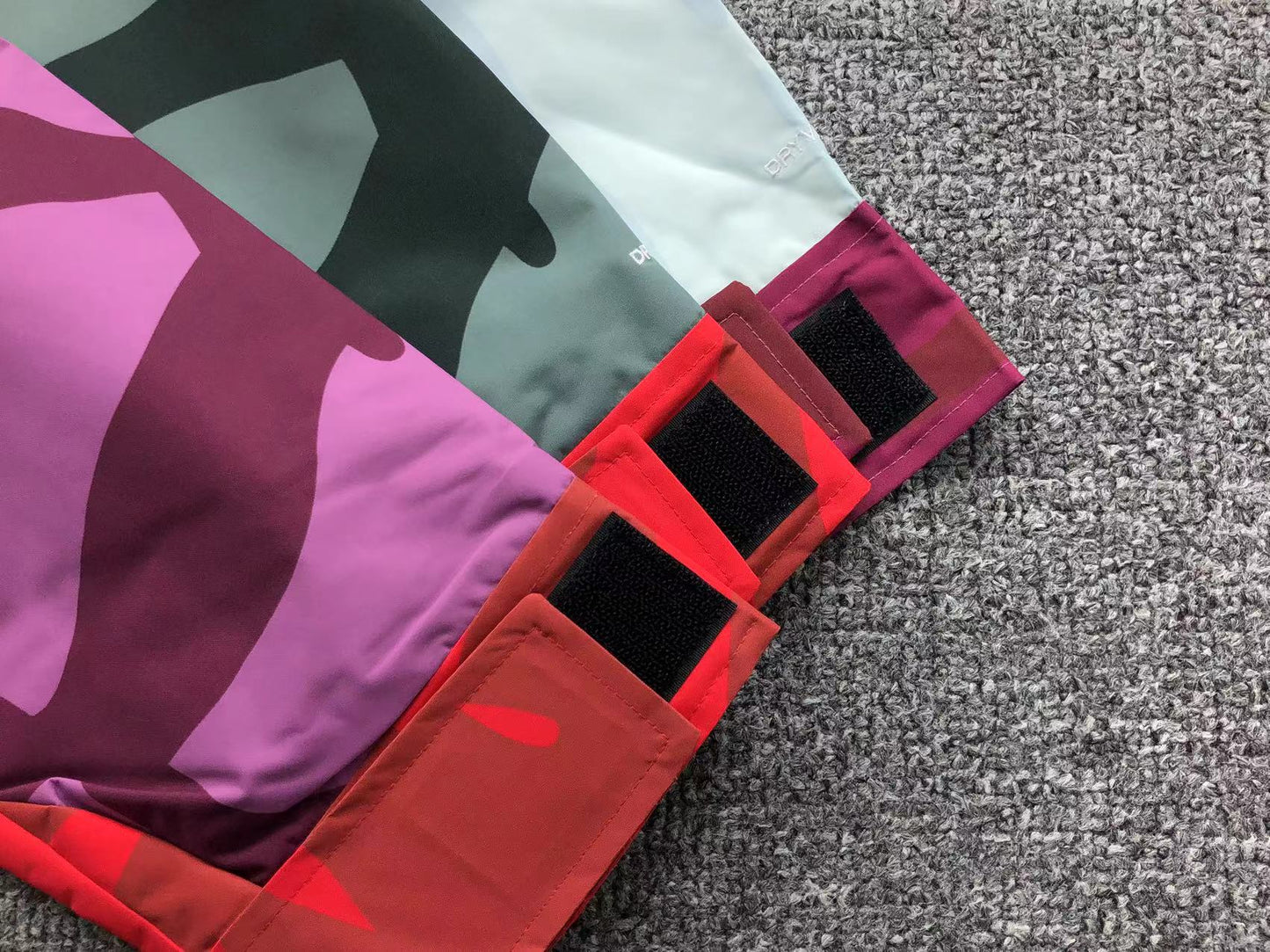 kaws-x-the-north-face-retro-1986-mountain-jacket-pamplona-purple-86-4-Drip Store Argentina