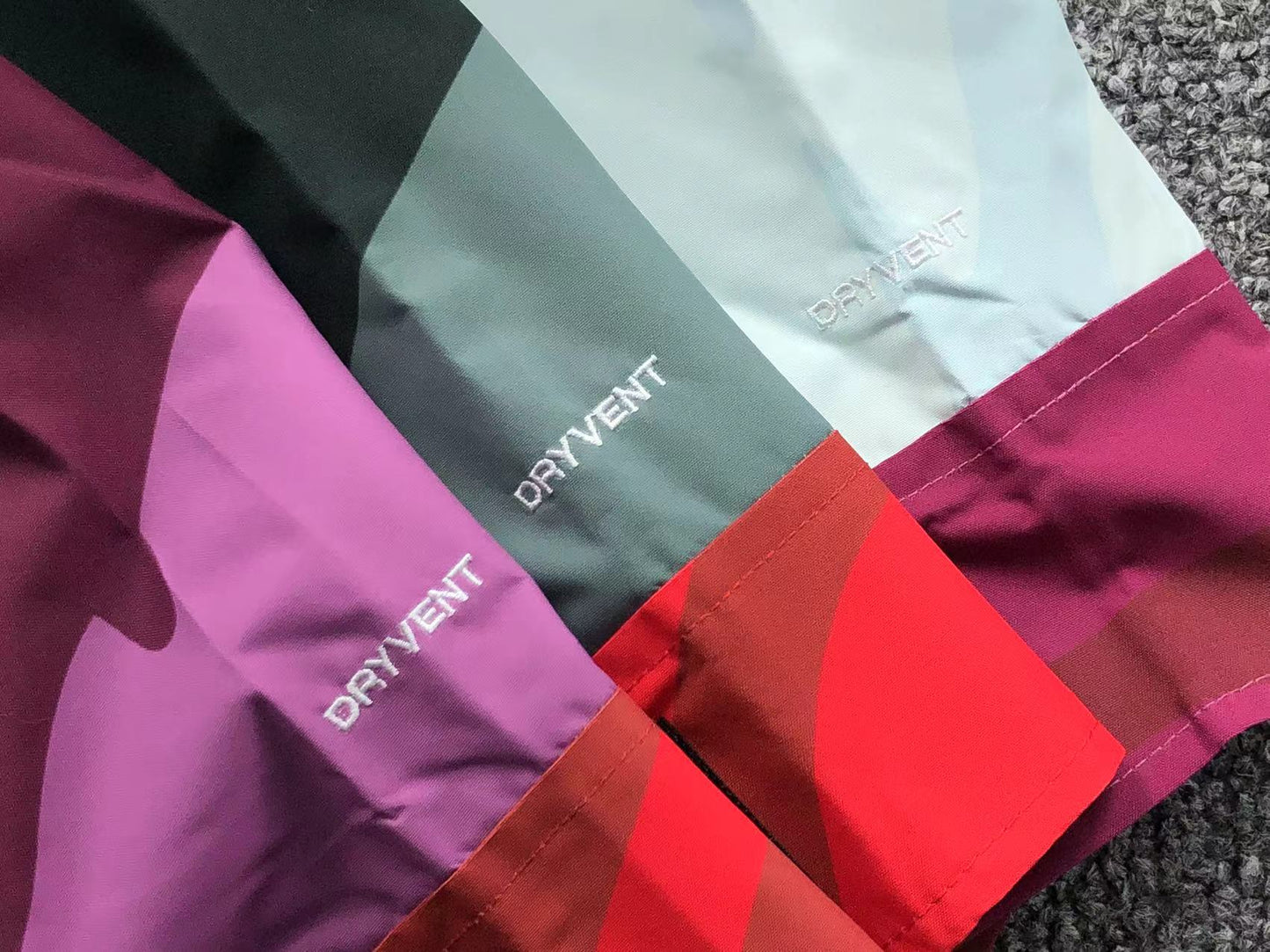 kaws-x-the-north-face-retro-1986-mountain-jacket-pamplona-purple-86-5-Drip Store Argentina