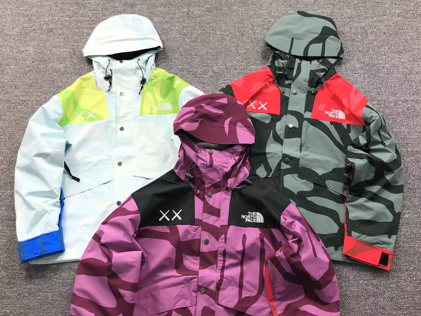 kaws-x-the-north-face-retro-1986-mountain-jacket-pamplona-purple-86-10-Drip Store Argentina