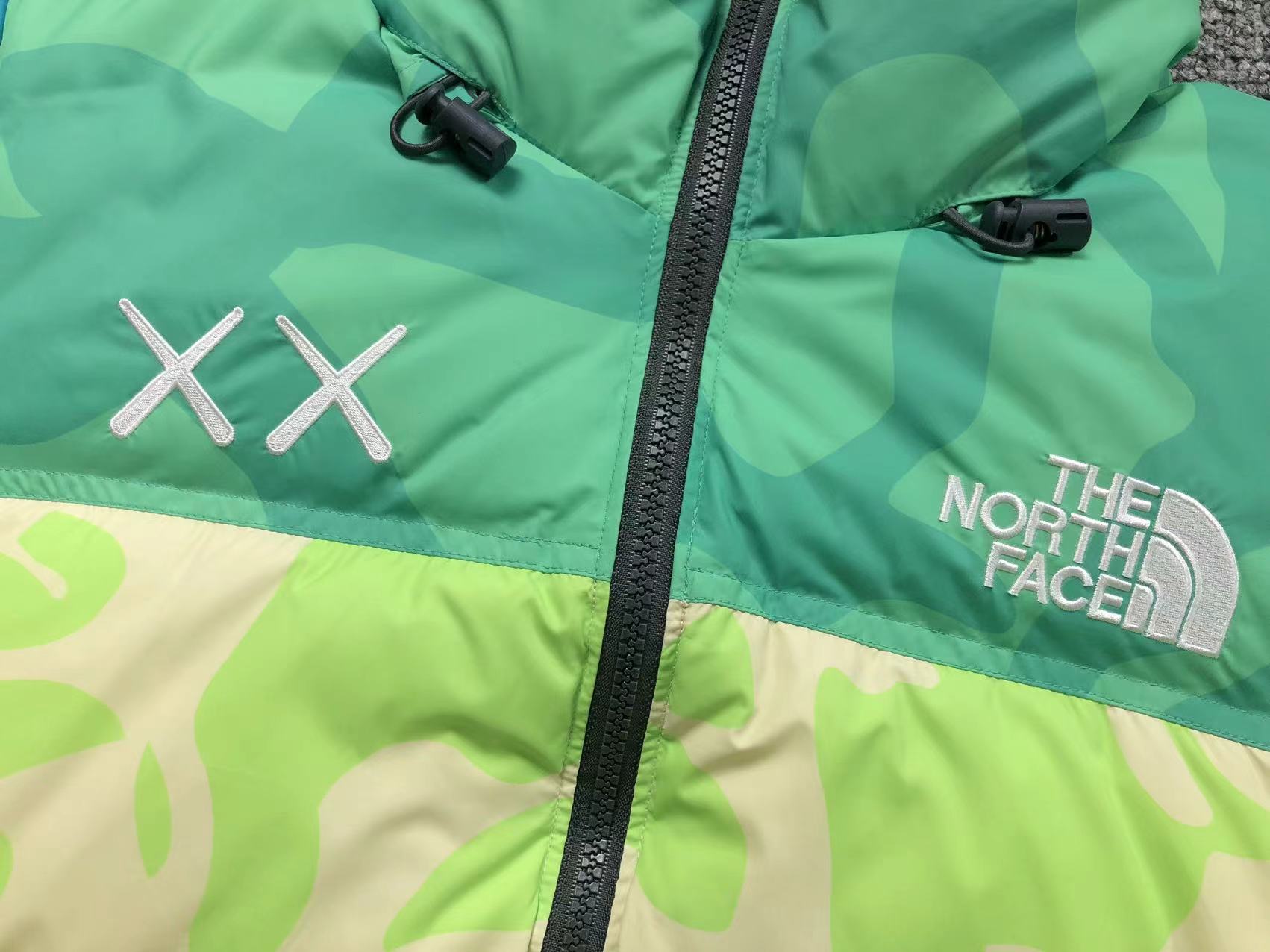 kaws-x-the-north-face-retro-1996-nuptse-jacket-safety-green-3-Drip Store Argentina