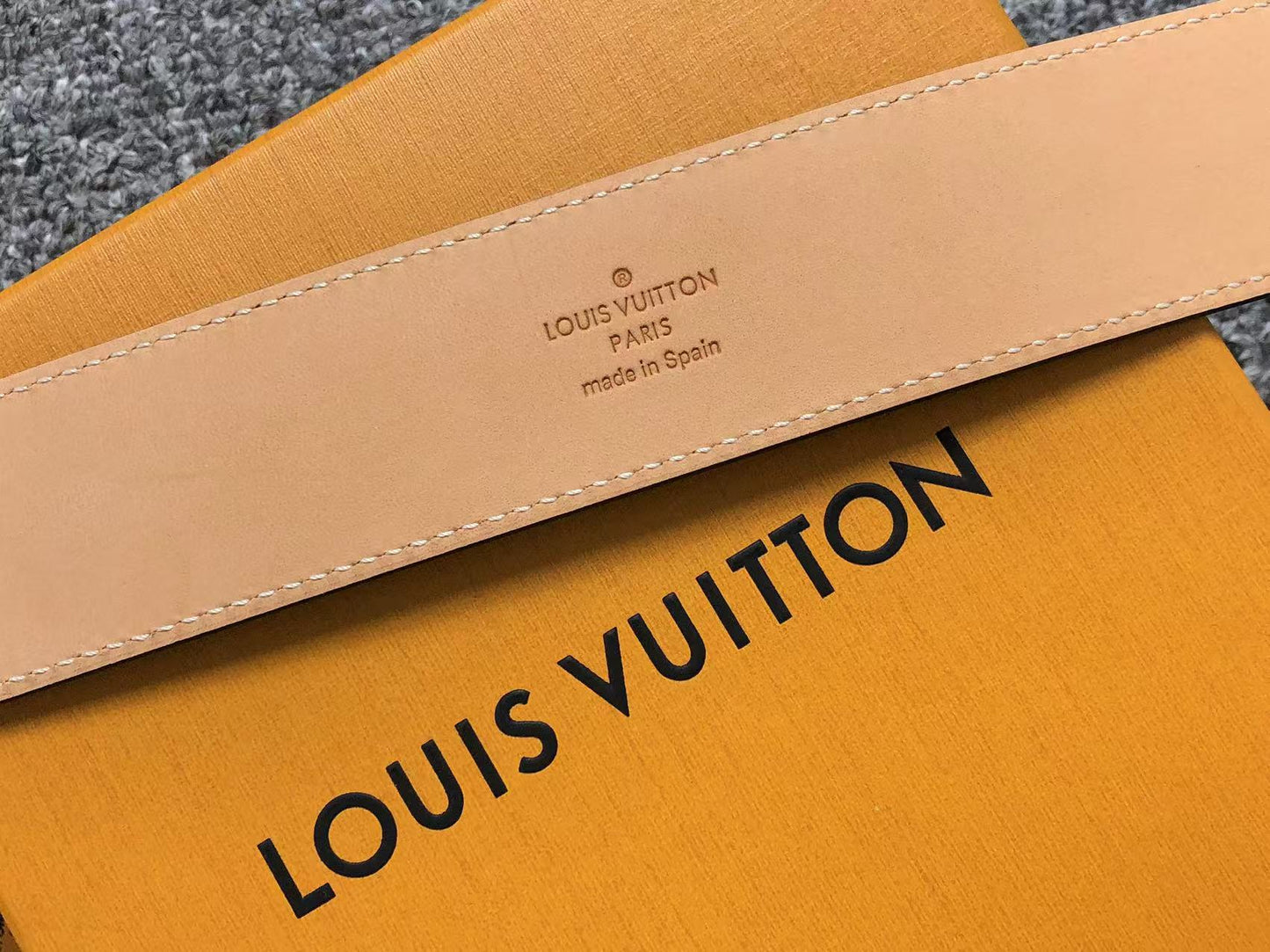 louis-vuitton-damier-graphite-lv-initials-belt-6-Drip Store Argentina