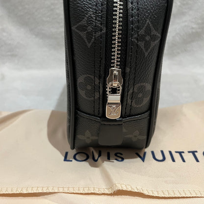 louis-vuitton-monogram-eclipse-truth-toilette-gm-makeup-pouch-3-Drip Store Argentina