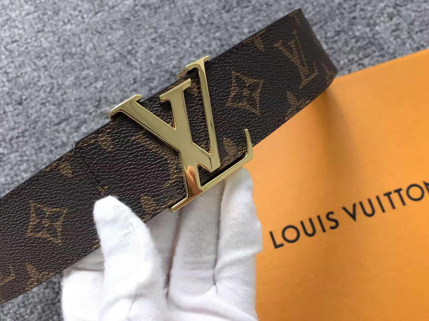 louis-vuitton-monogram-gold-lv-initials-belt-brown-5-Drip Store Argentina