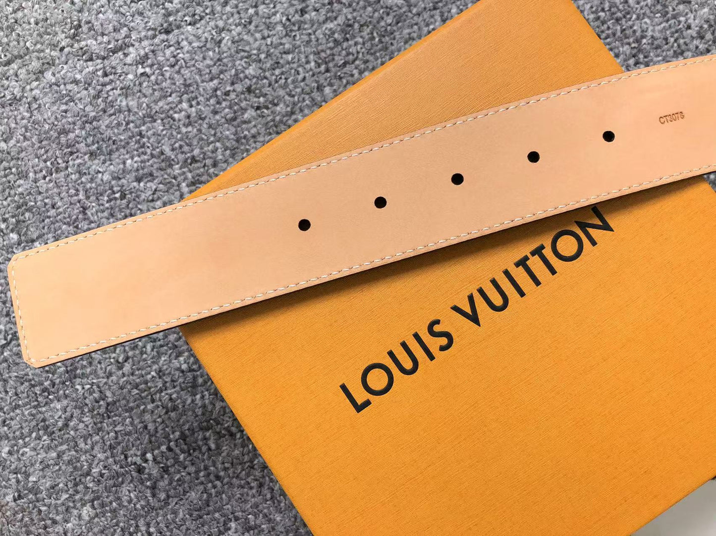 louis-vuitton-monogram-gold-lv-initials-belt-brown-6-Drip Store Argentina