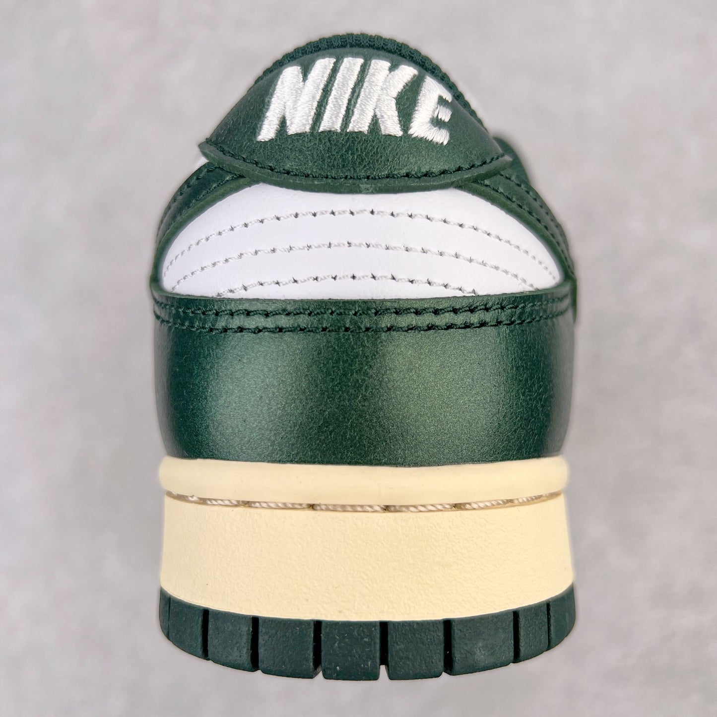 NIKE DUNK LOW VINTAGE GREEN (W)