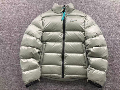 nike-x-nocta-sunset-puffer-jacket-mica-green-9-Drip Store Argentina