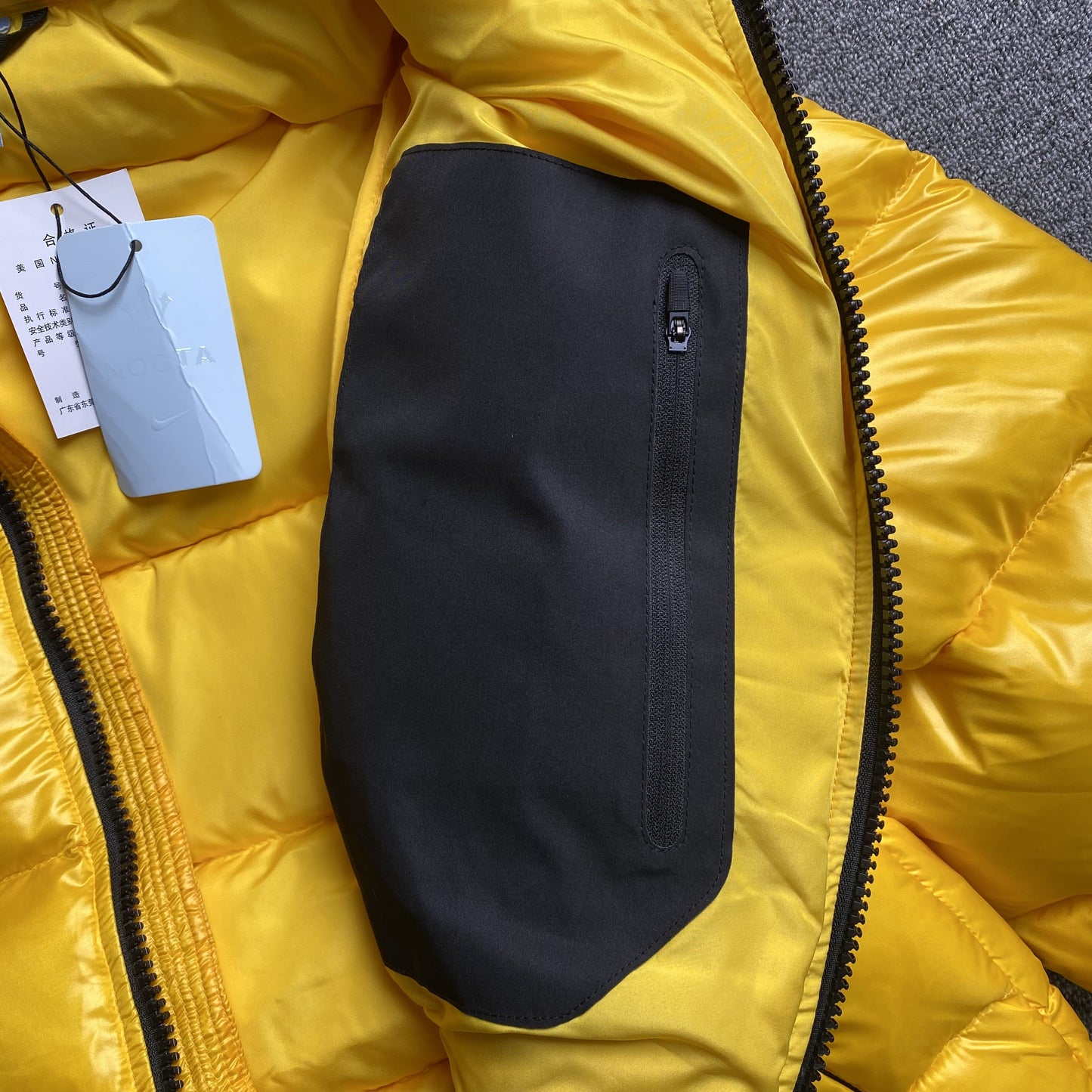 nike-x-nocta-sunset-puffer-jacket-yellow-8-Drip Store Argentina