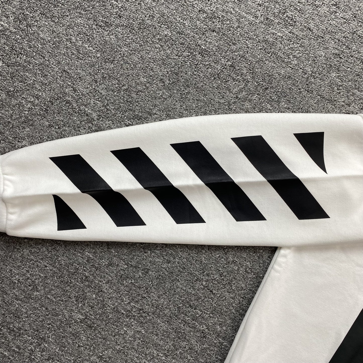 off-white-agreement-crewneck-white-8-Drip Store Argentina