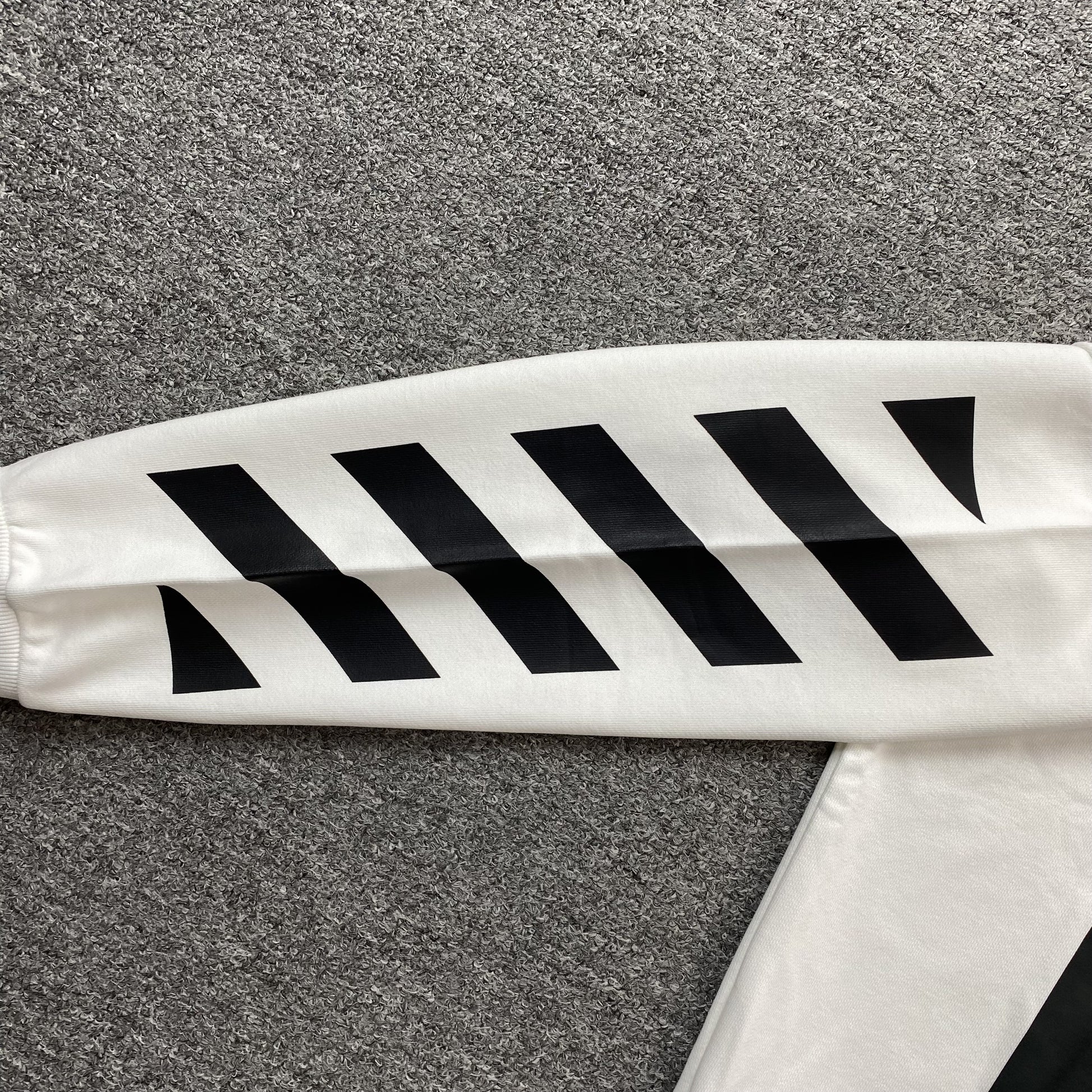 off-white-agreement-crewneck-white-8-Drip Store Argentina