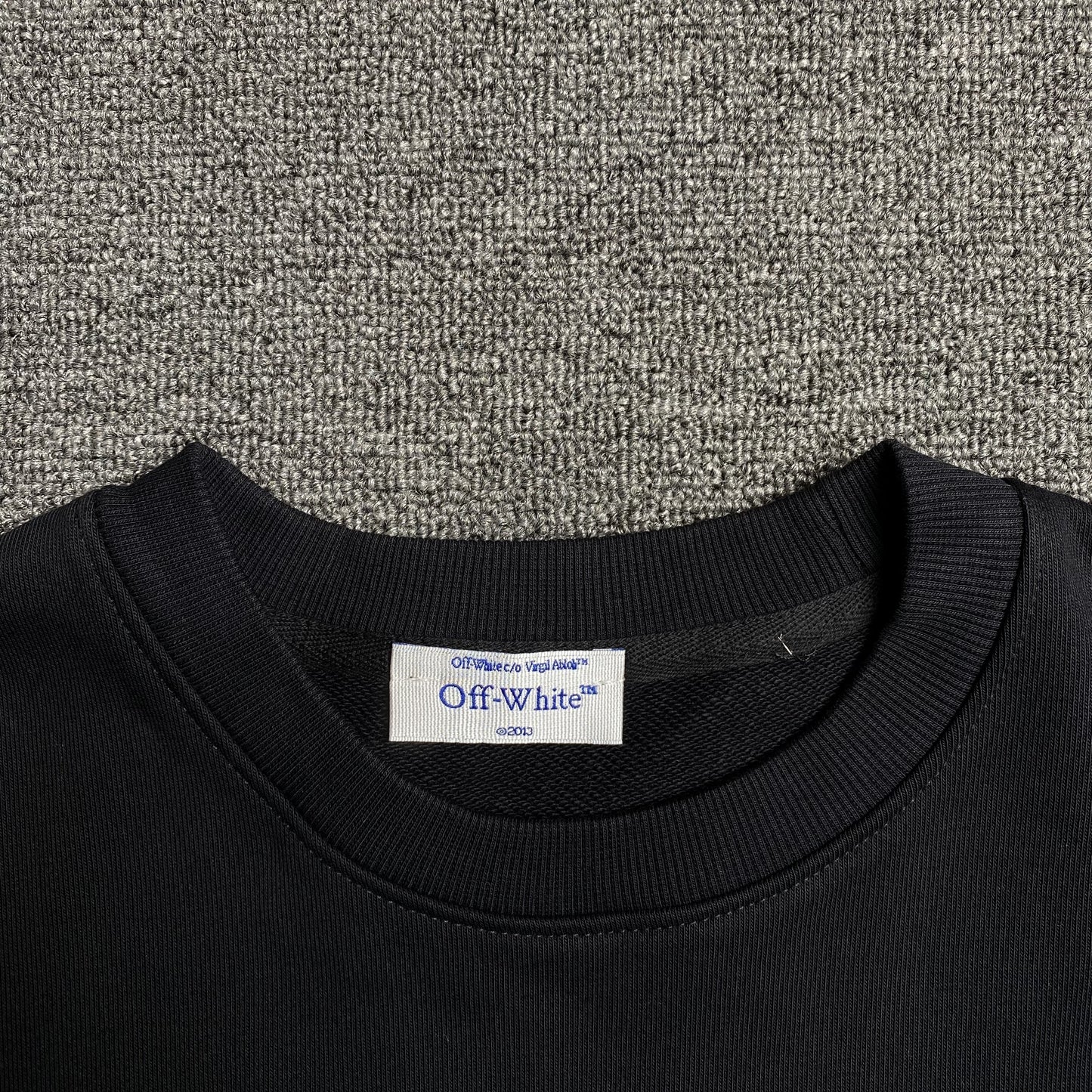 off-white-brushed-arrows-crewneck-black-4-Drip Store Argentina