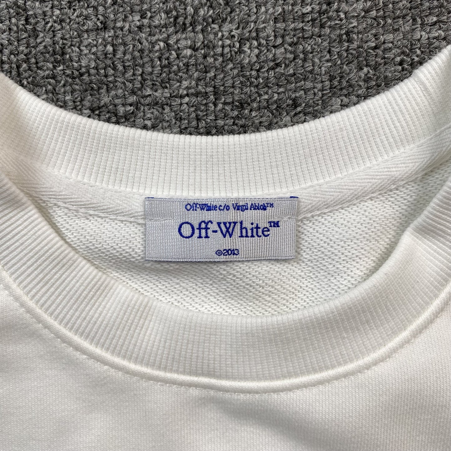 off-white-diag-helvetica-crewneck-white-6-Drip Store Argentina