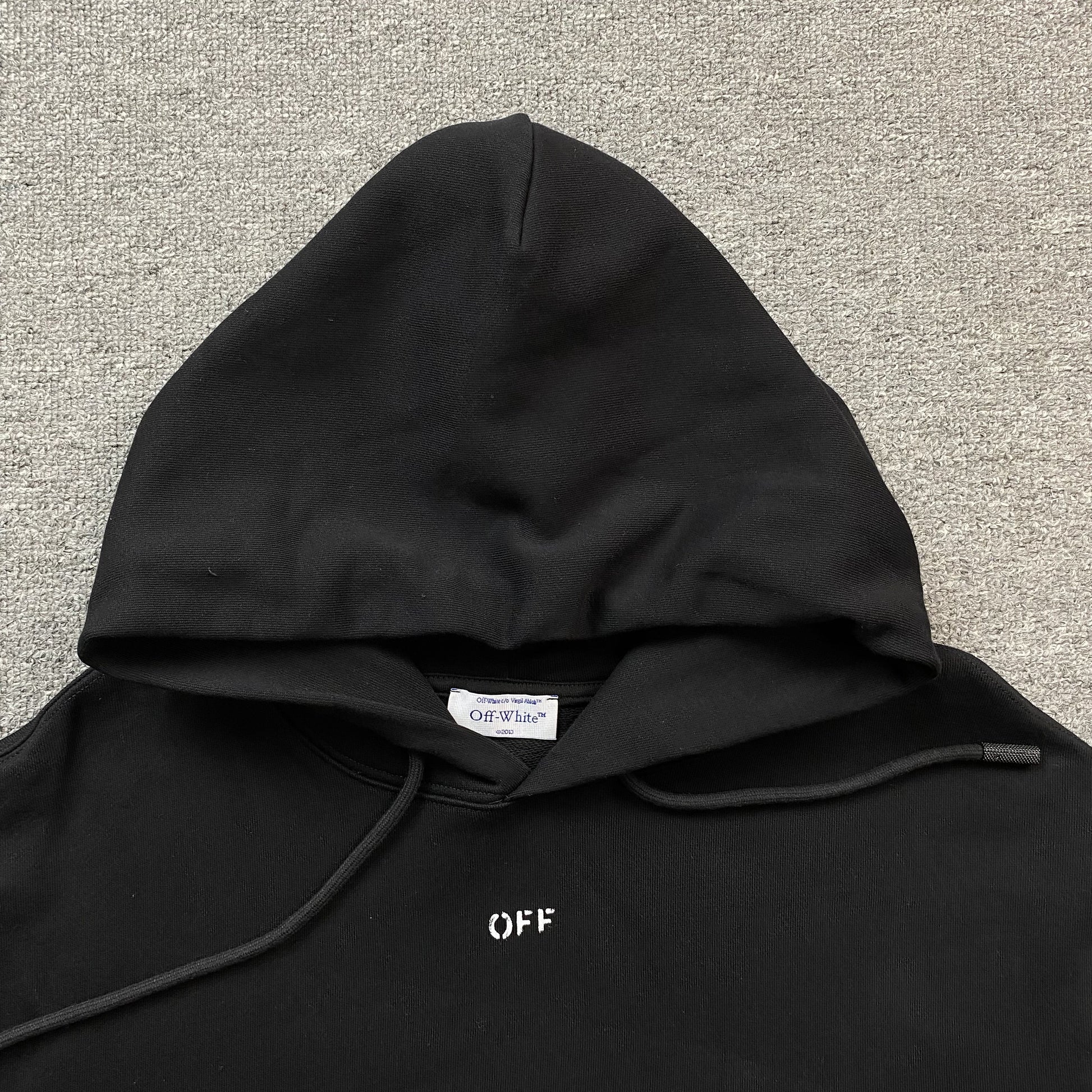 off-white-double-moon-arrow-hoodie-black-4-Drip Store Argentina