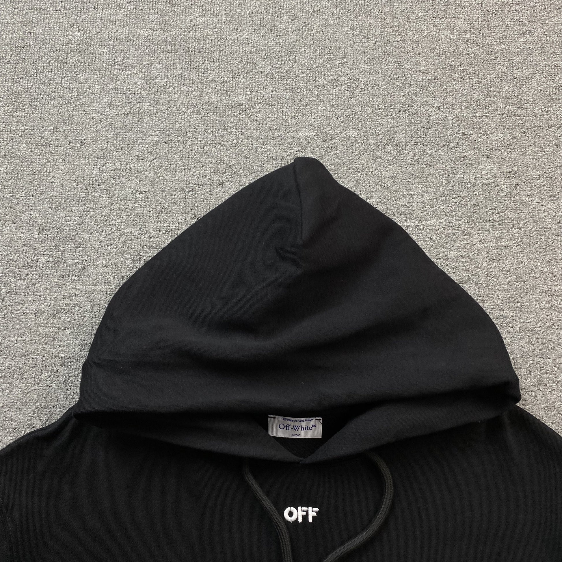 off-white-embroidery-black-arrow-hoodie-black-4-Drip Store Argentina