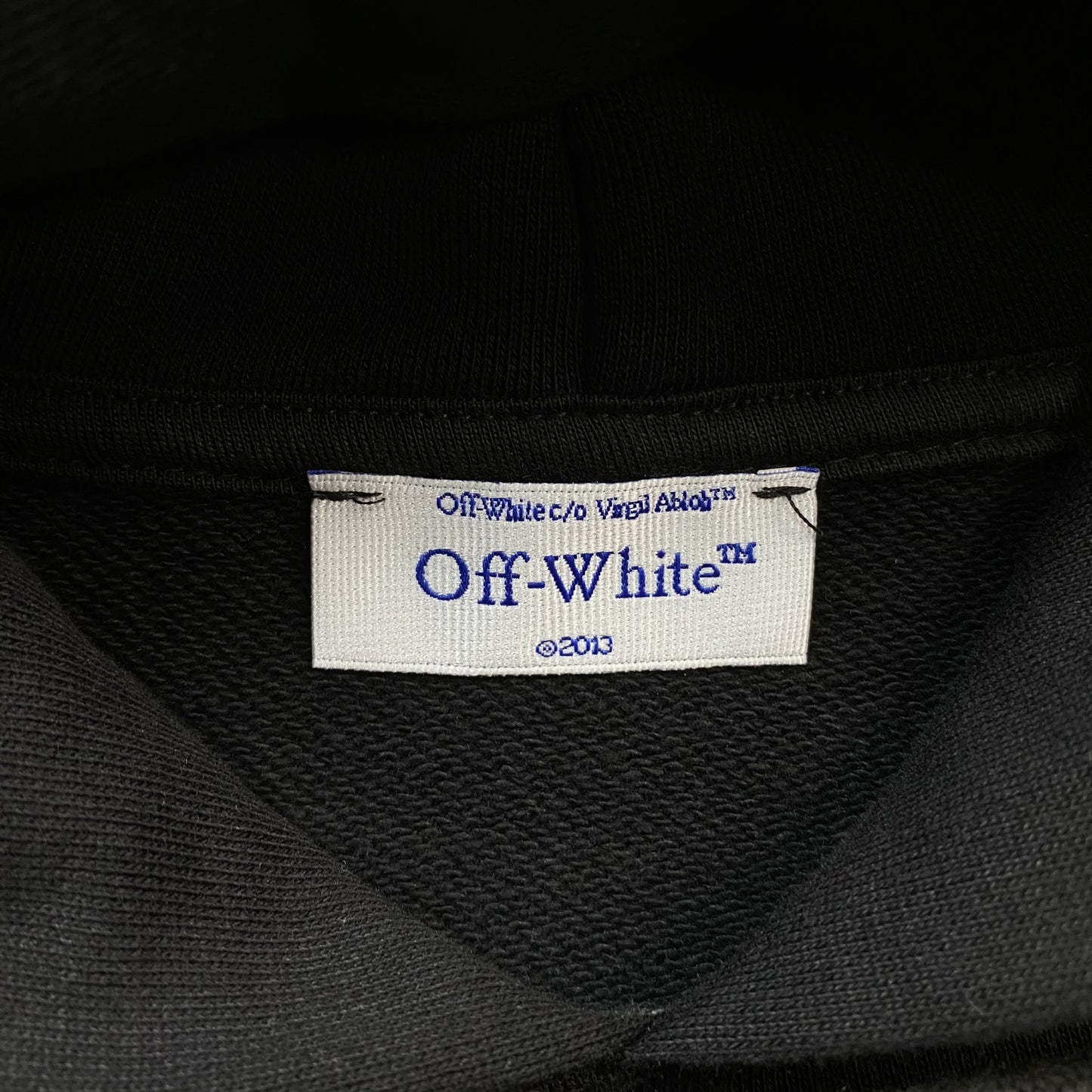 off-white-embroidery-black-arrow-hoodie-black-7-Drip Store Argentina
