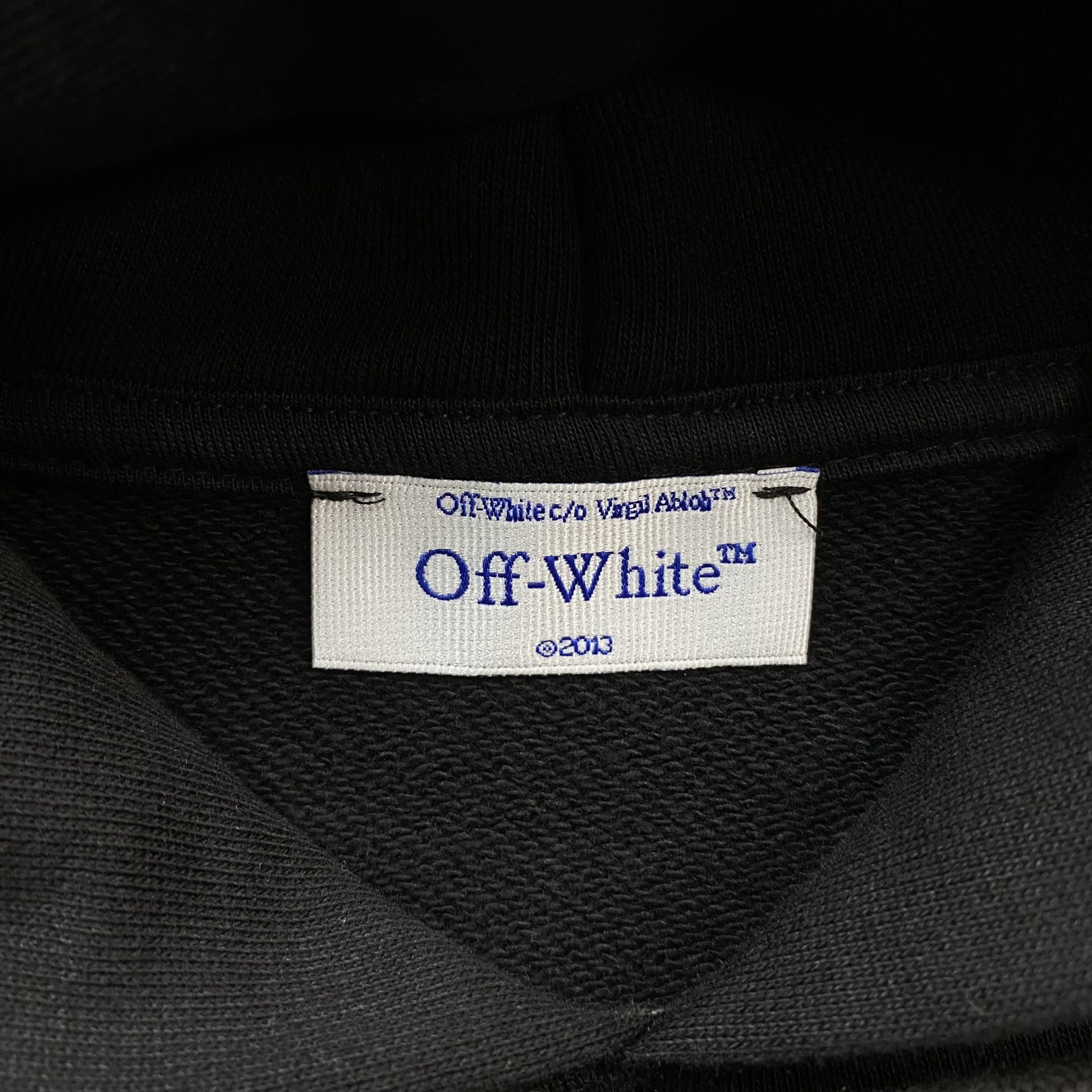 off-white-embroidery-black-arrow-hoodie-black-7-Drip Store Argentina
