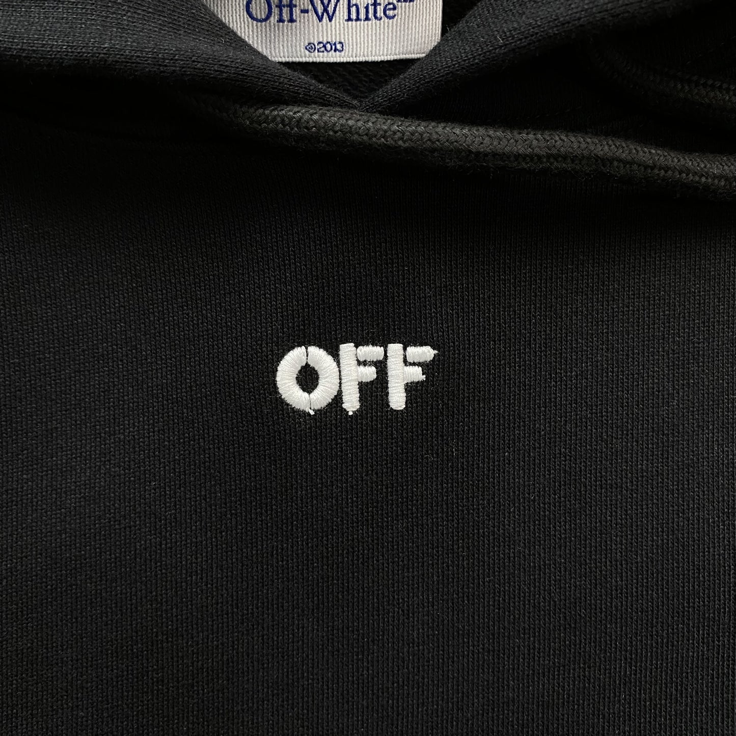 off-white-embroidery-black-arrow-hoodie-black-8-Drip Store Argentina