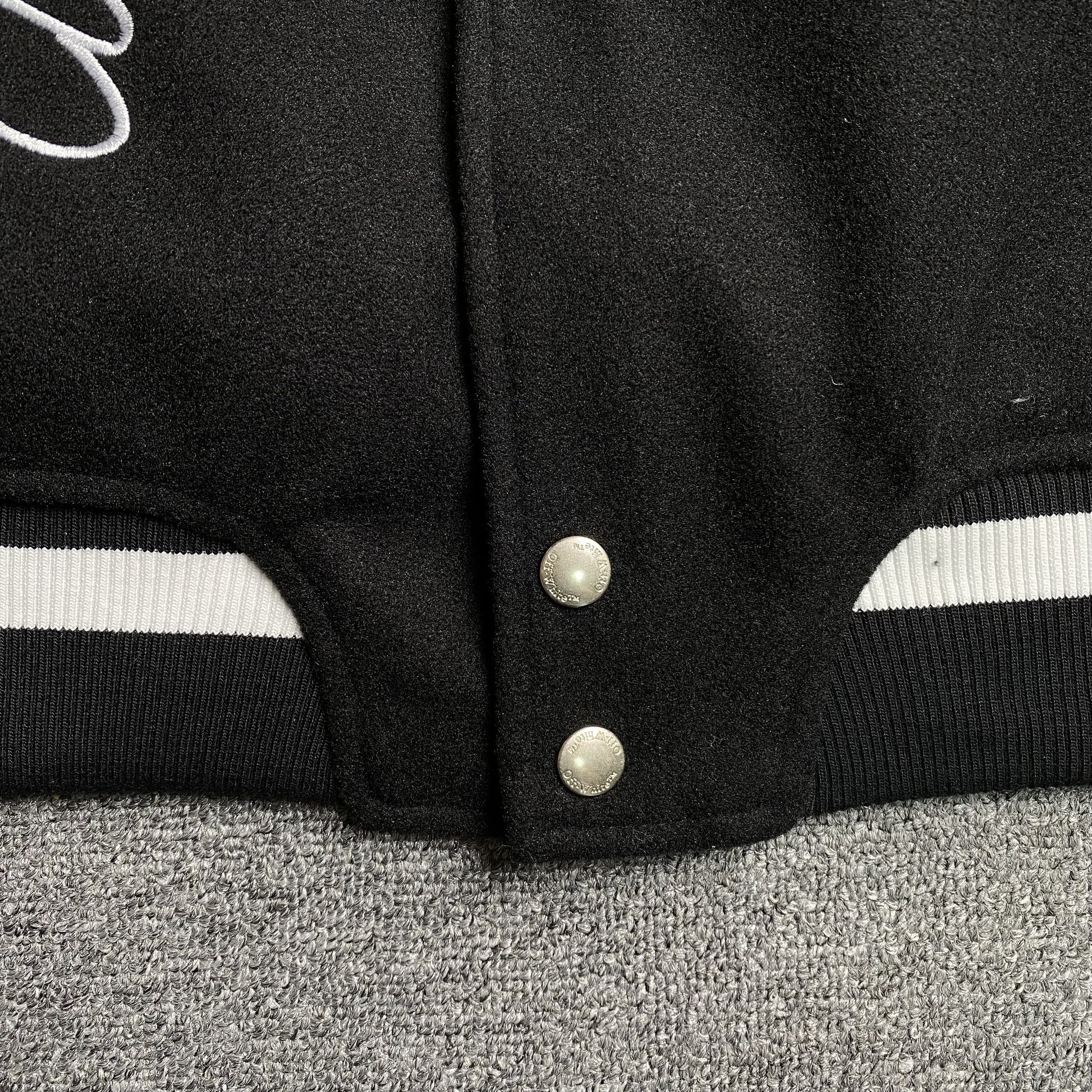 off-white-lea-applique-varsity-jacket-black-4-Drip Store Argentina