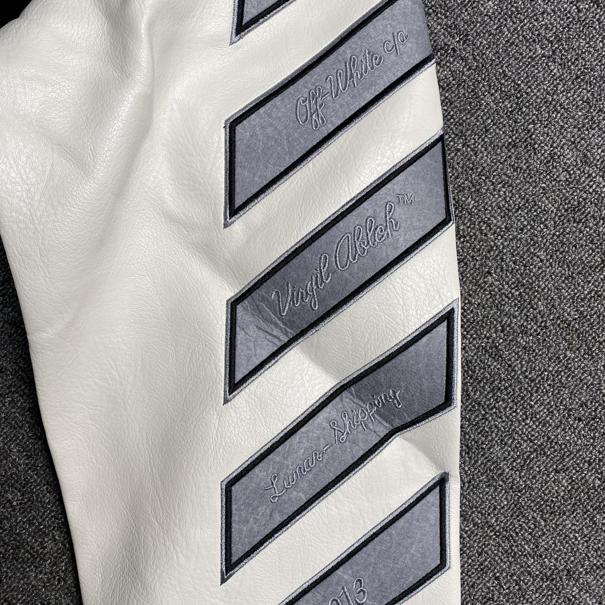 off-white-lea-applique-varsity-jacket-black-9-Drip Store Argentina
