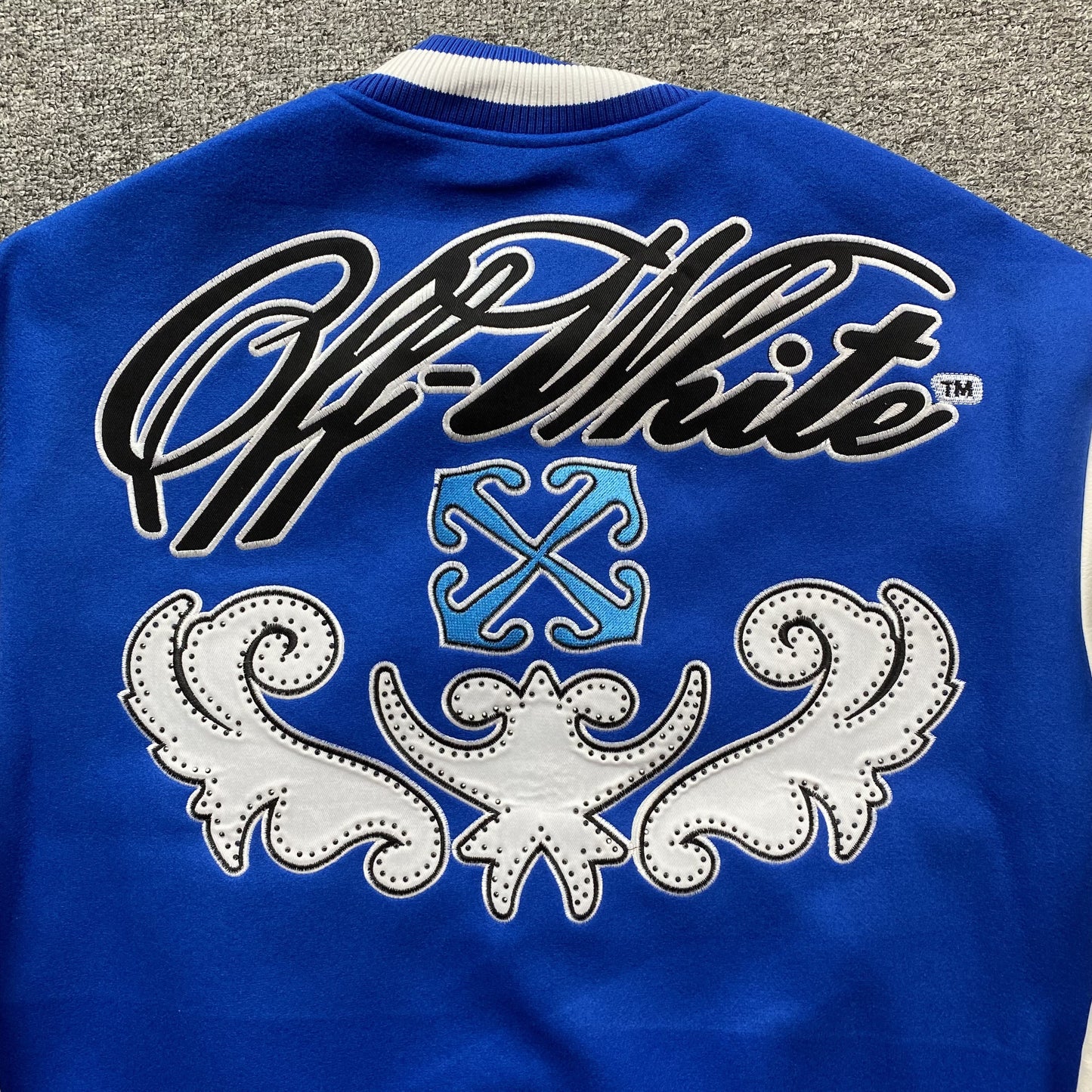 off-white-logo-applique-varsity-jacket-royal-3-Drip Store Argentina