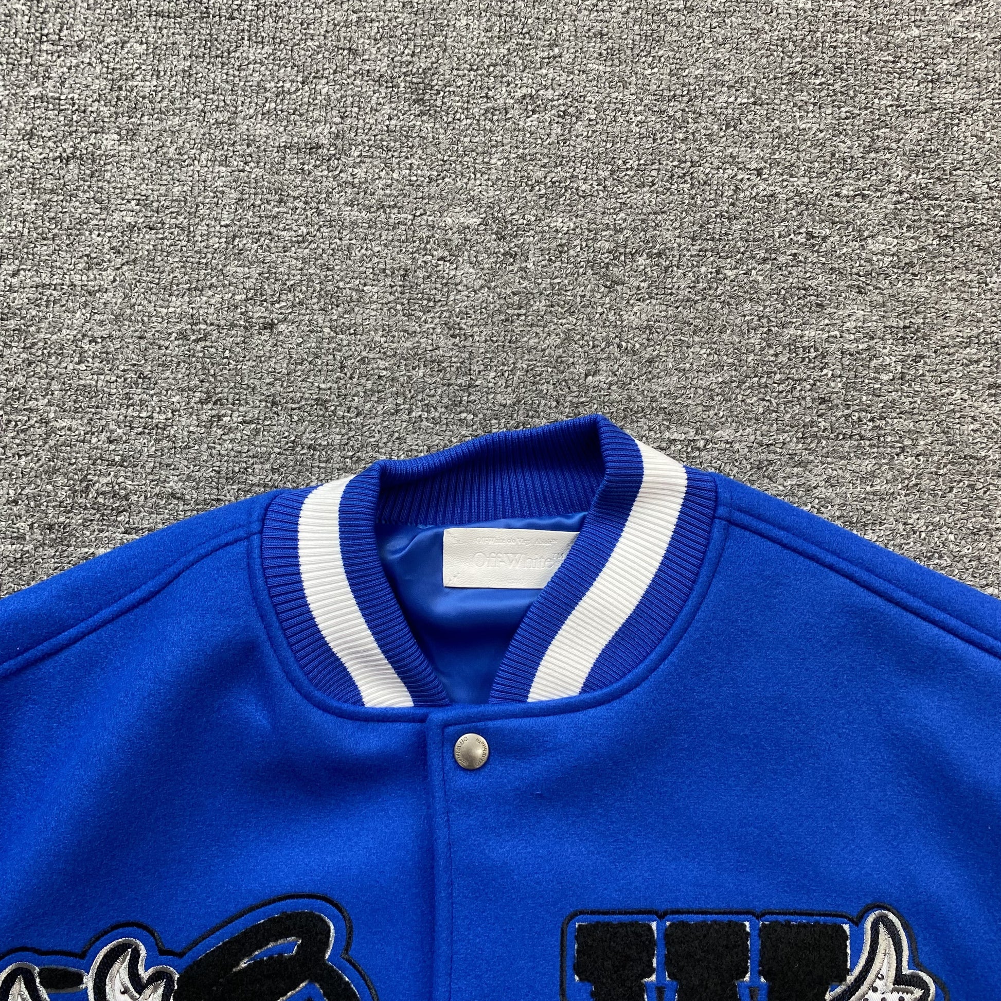 off-white-logo-applique-varsity-jacket-royal-5-Drip Store Argentina