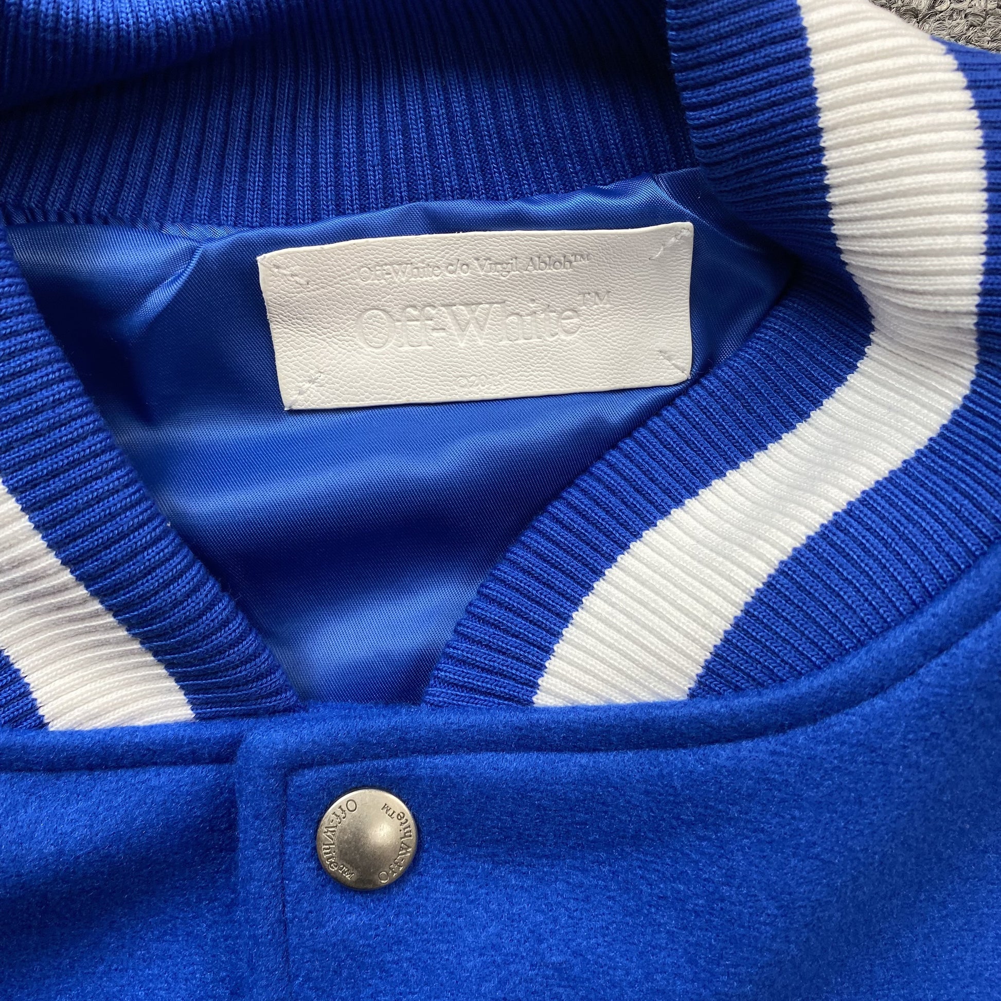 off-white-logo-applique-varsity-jacket-royal-9-Drip Store Argentina