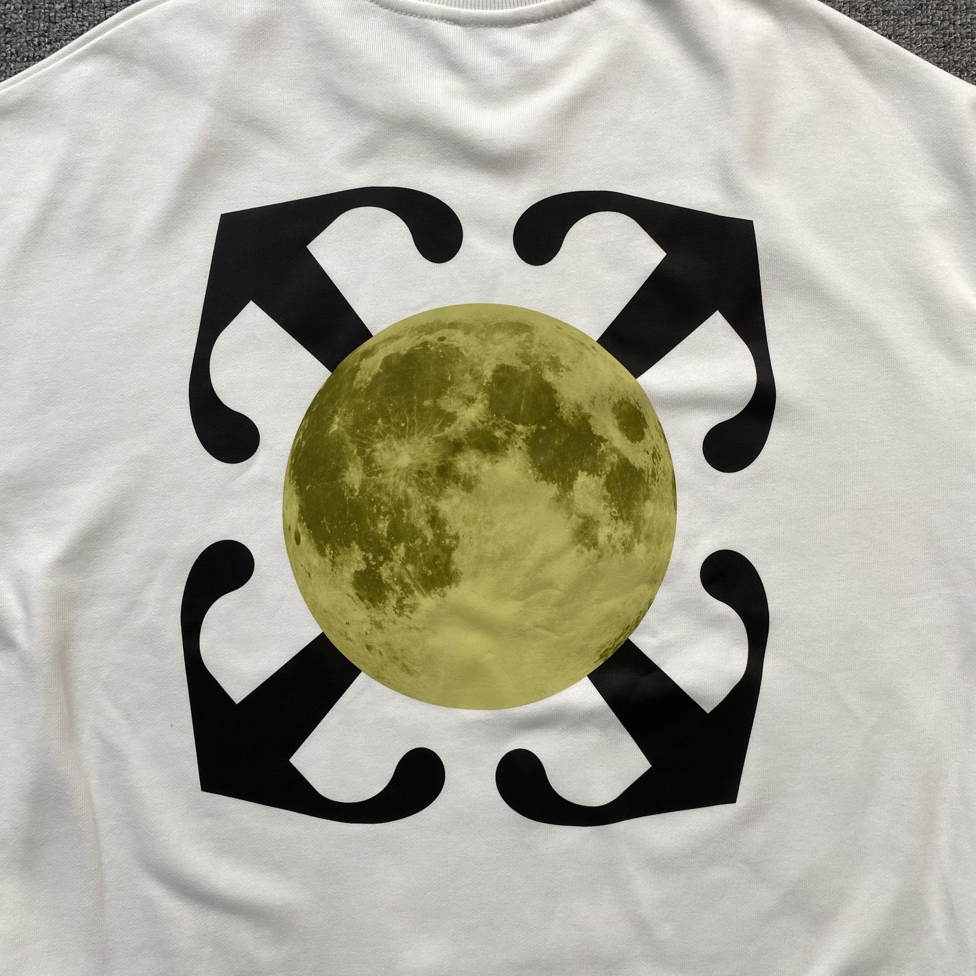 off-white-moon-arrow-crewneck-white-3-Drip Store Argentina