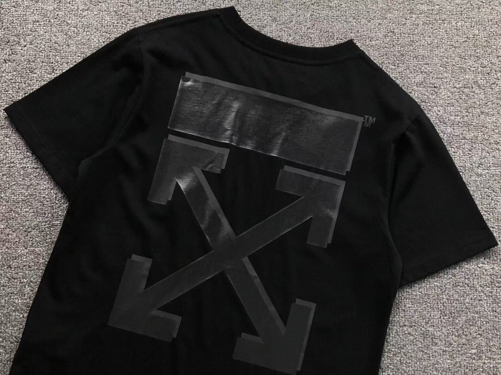 off-white-rubber-arrow-tee-black-6-Drip Store Argentina