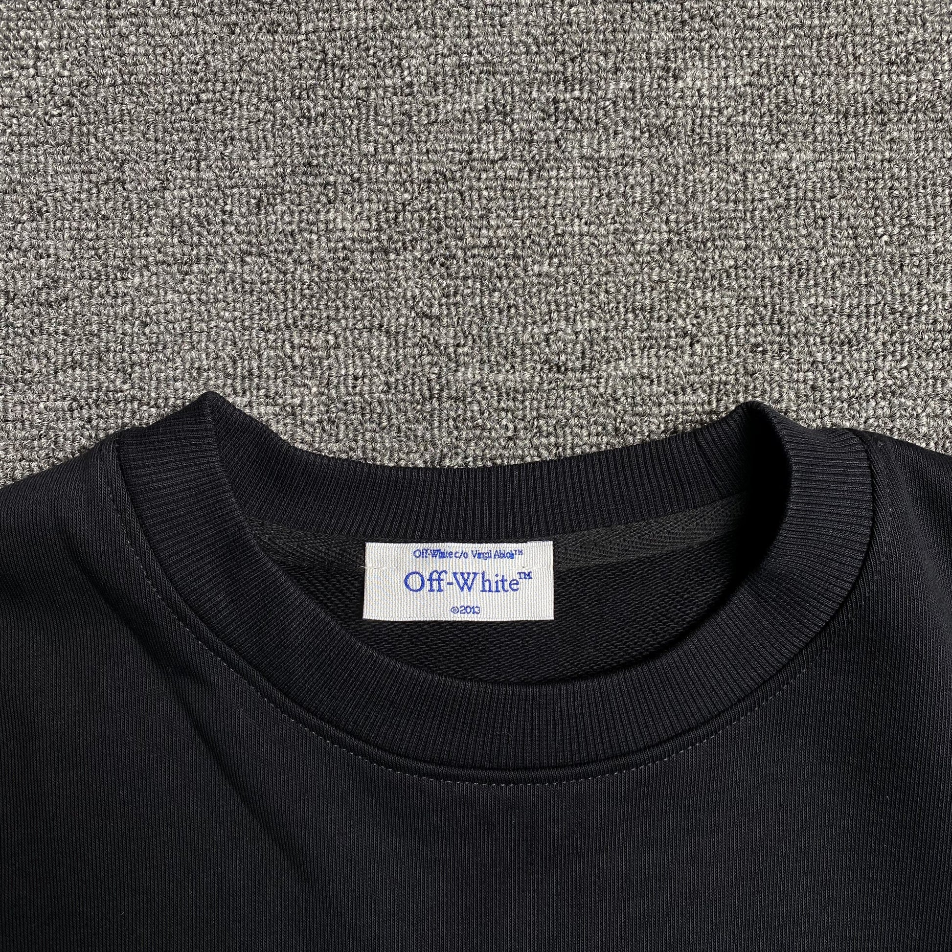 off-white-scratch-arrow-crewneck-black-5-Drip Store Argentina