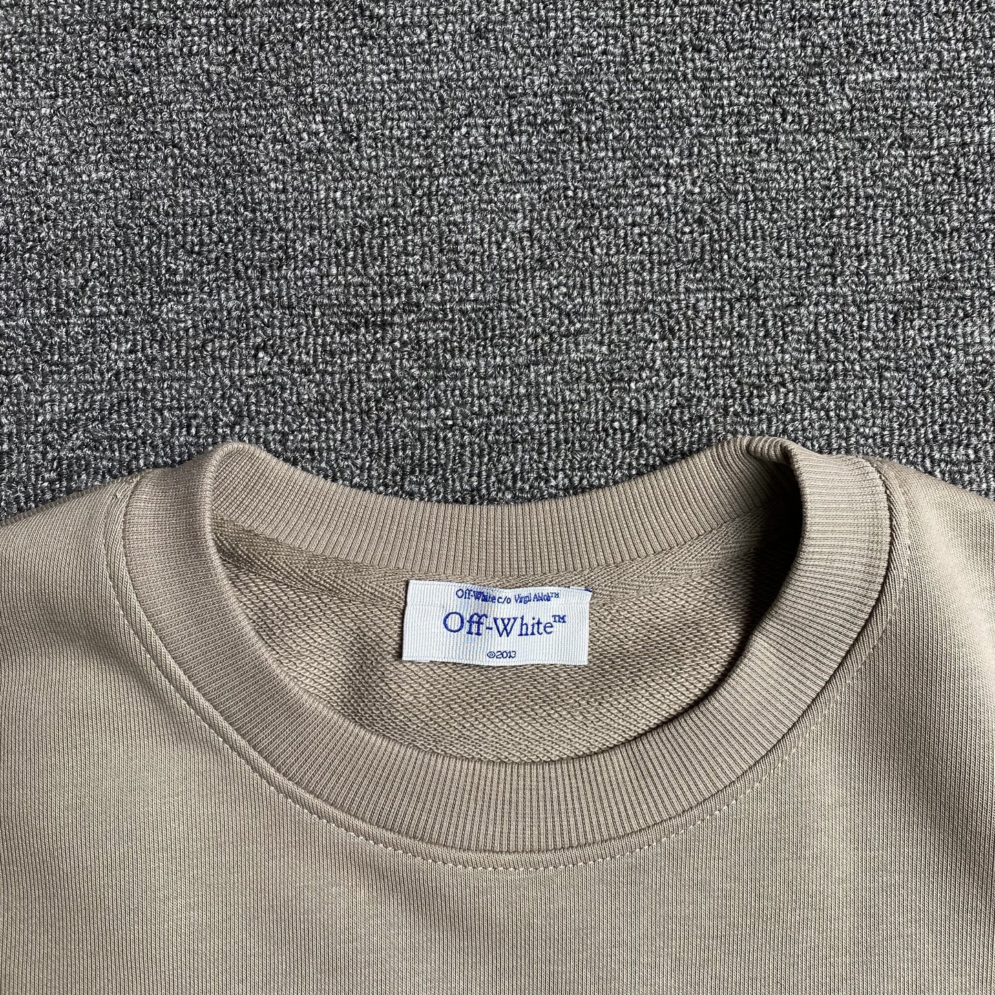 off-white-venus-crewneck-tan-5-Drip Store Argentina