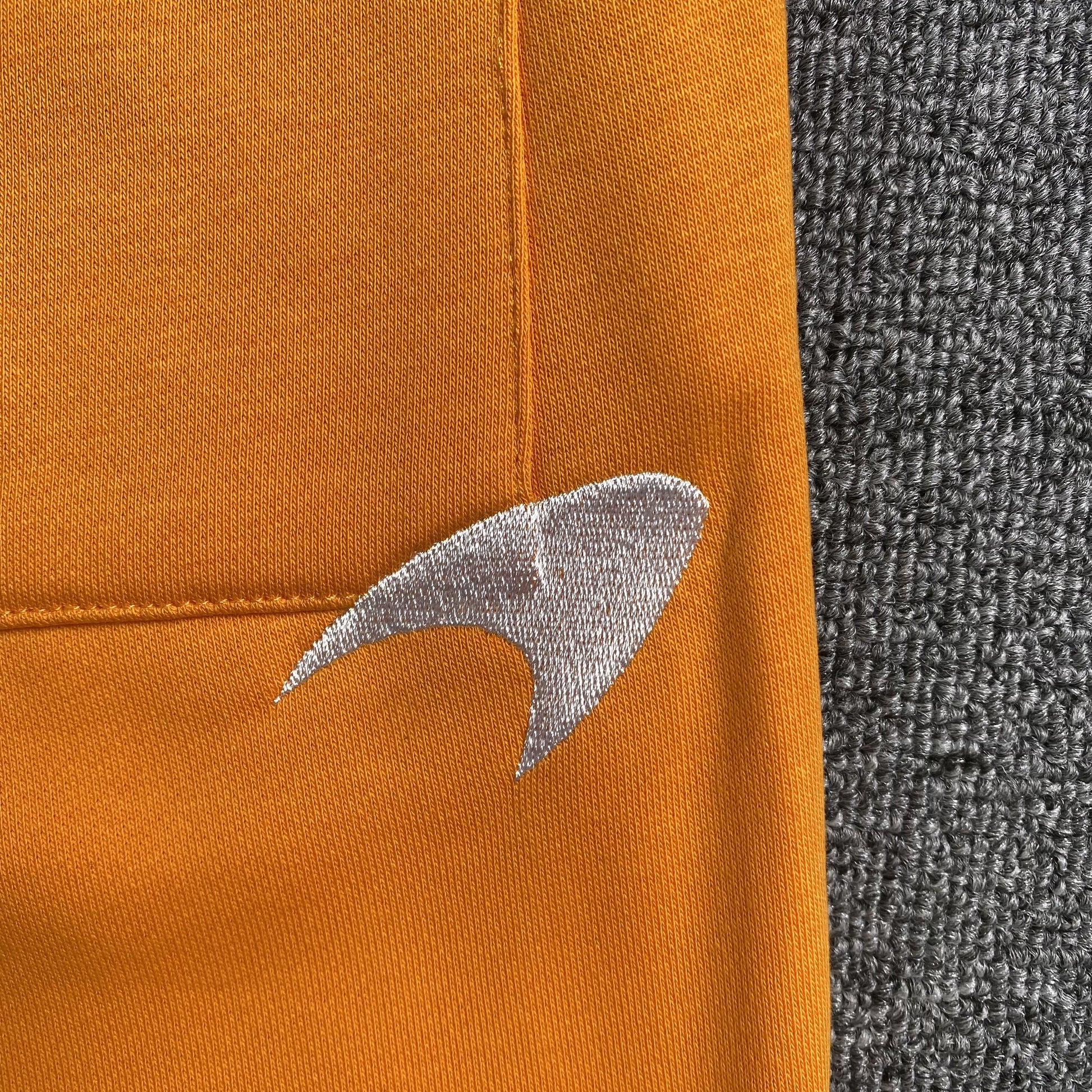 rhude-x-mclaren-shorts-orange-11-Drip Store Argentina