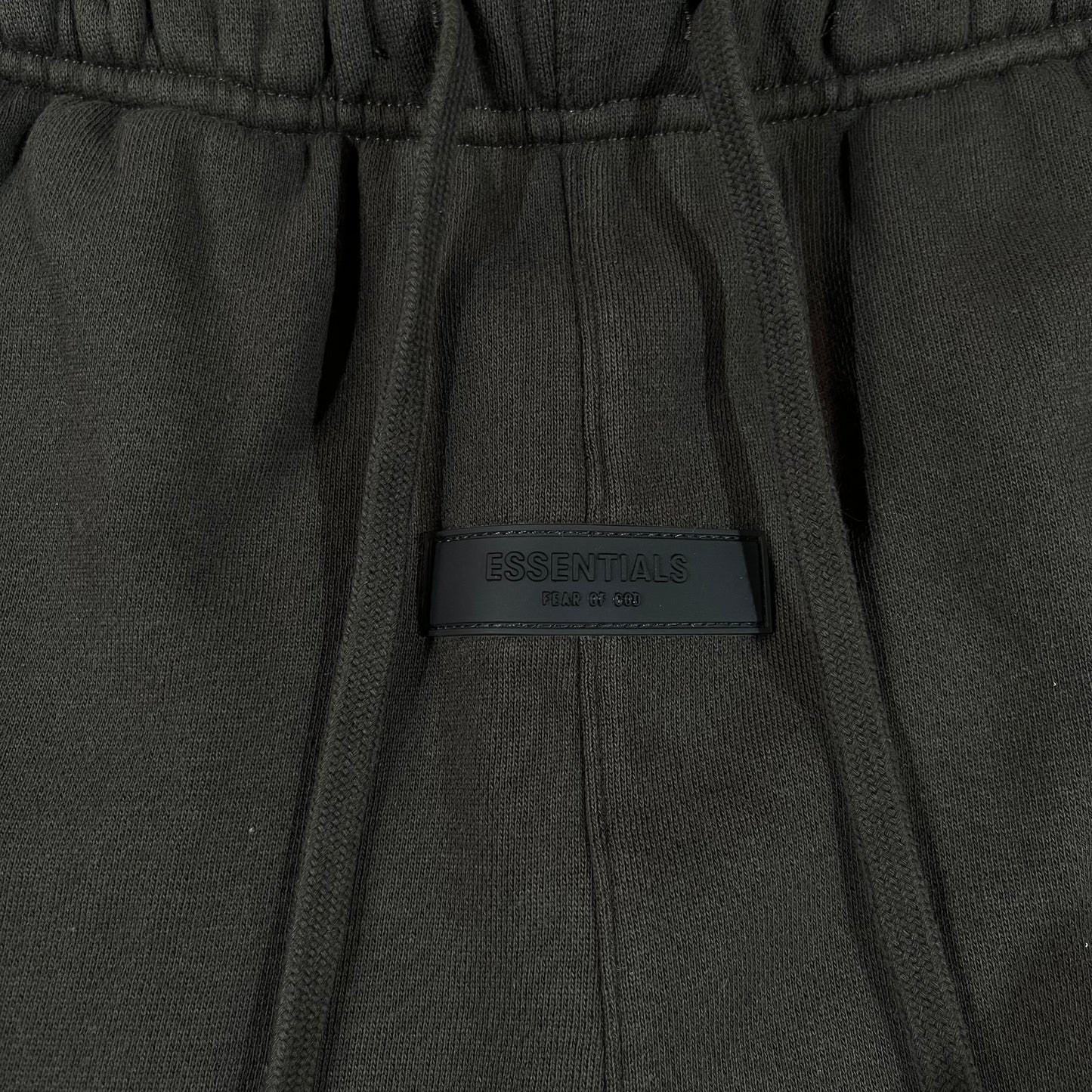 Short Essentials Off Black S