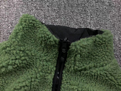 stussy-8-ball-sherpa-reversible-jacket-green-3-Drip Store Argentina