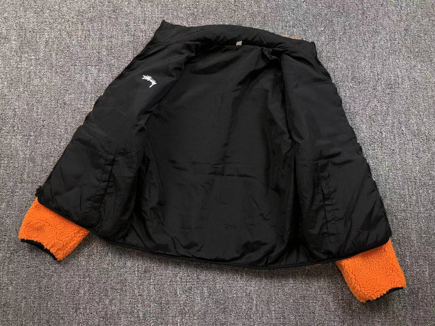 stussy-8-ball-sherpa-reversible-jacket-orange-4-Drip Store Argentina