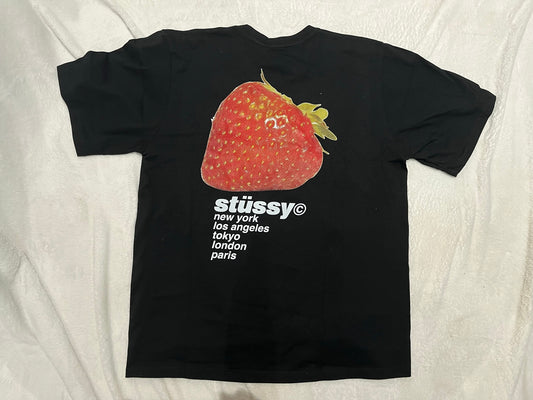 STUSSY STRAWBERRY TEE BLACK-Drip Store Argentina
