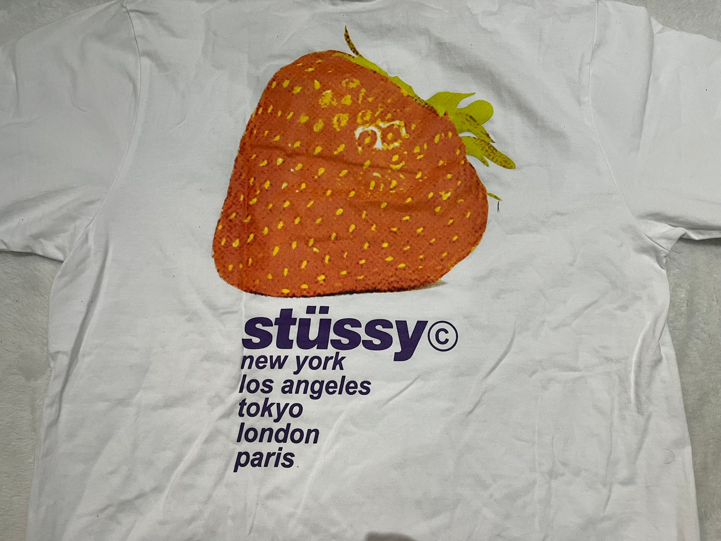 stussy-strawberry-tee-white-3-Drip Store Argentina